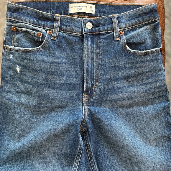 Abercrombie & Fitch Women’s Medium Wash “The Mom” High Rise Jeans - Picture 2 of 6